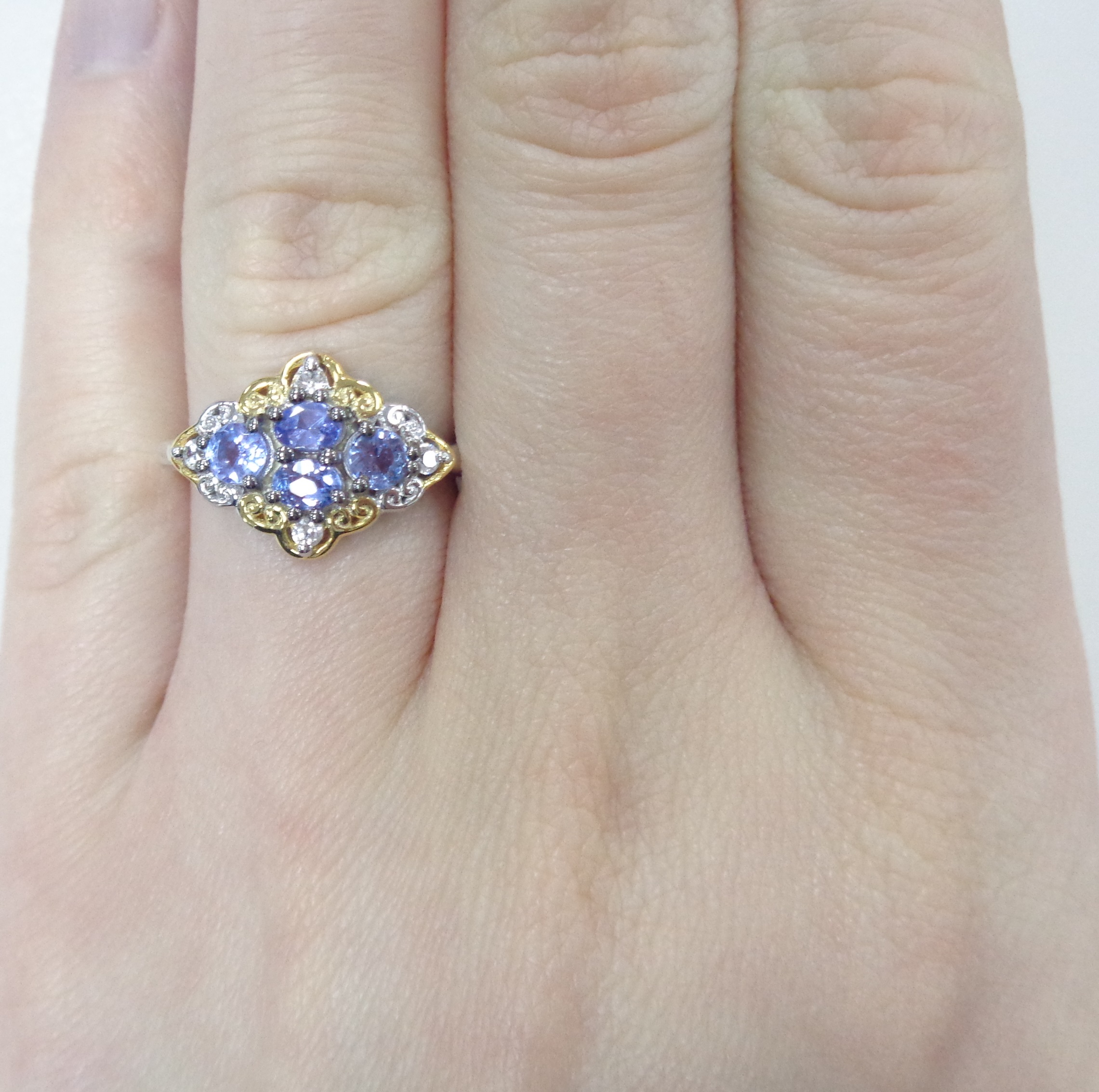 Серебряное кольцо с танзанитами